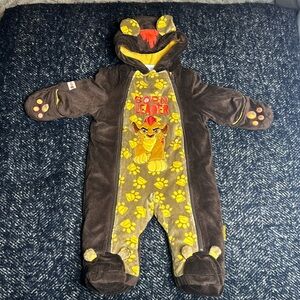 3/6 M Disney Lion King Simba snowsuit like new